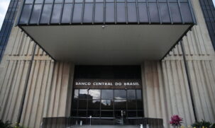 Para 2022, a estimativa de inflação ficou em 5,03%, a mesma da semana passada. Para 2023 e 2024, as previsões são de 3,38% e 3%, respectivamente