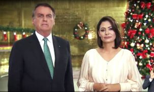 Ao lado da primeira-dama Michelle Bolsonaro, o presidente fez o pronunciamento de Natal