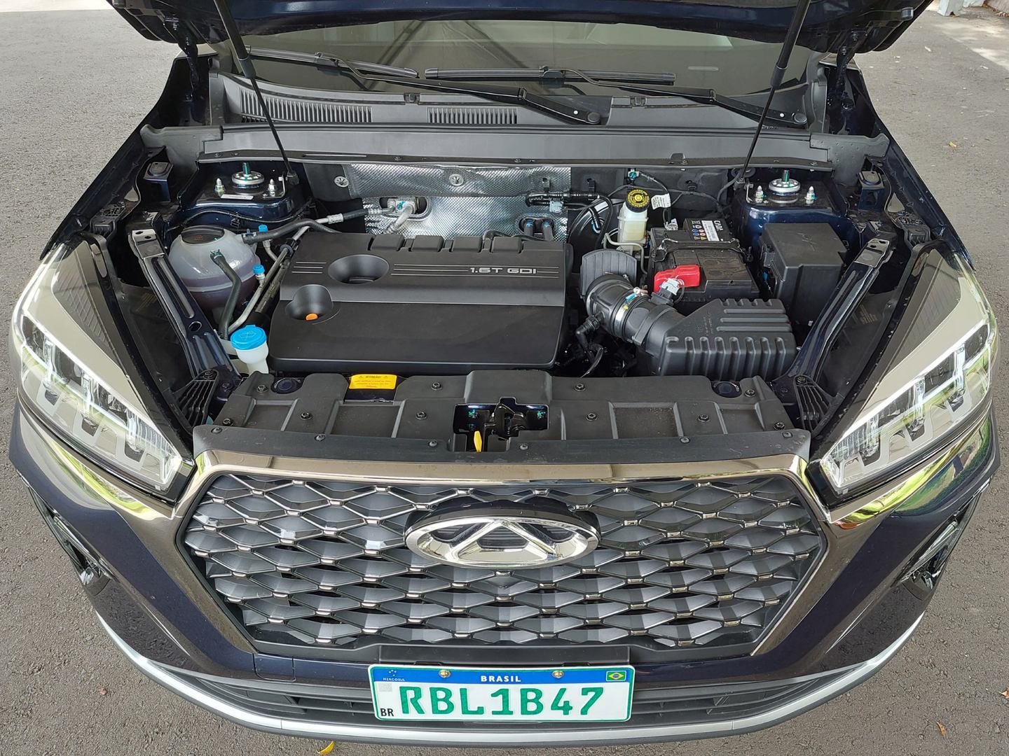 Dentro da estratégia da valorização da linha Pro, o motor é o 1.6 TGDi a gasolina, com 187 cavalos e 28 kgfm, já adotado no Tiggo 8