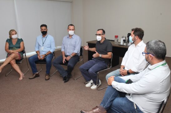 Uma reunião com representantes de hospitais públicos e particulares aconteceu na tarde desta quarta-feira (22)