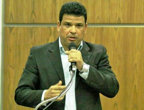 Marquinhos disse que está no prazo, mas vai conferir com a Procuradoria. Promete entregar até sexta