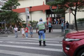 A CET vem implementando operações específicas de acordo com o fluxo de veículos e pedestres na região