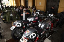 Encontro de motos antigas é atração no Centro Histórico de Santos