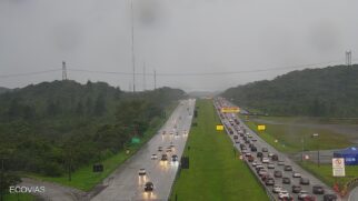 Motoristas precisaram de muita paciência para poder subir a serra durante a manhã desta segunda-feira pós Natal