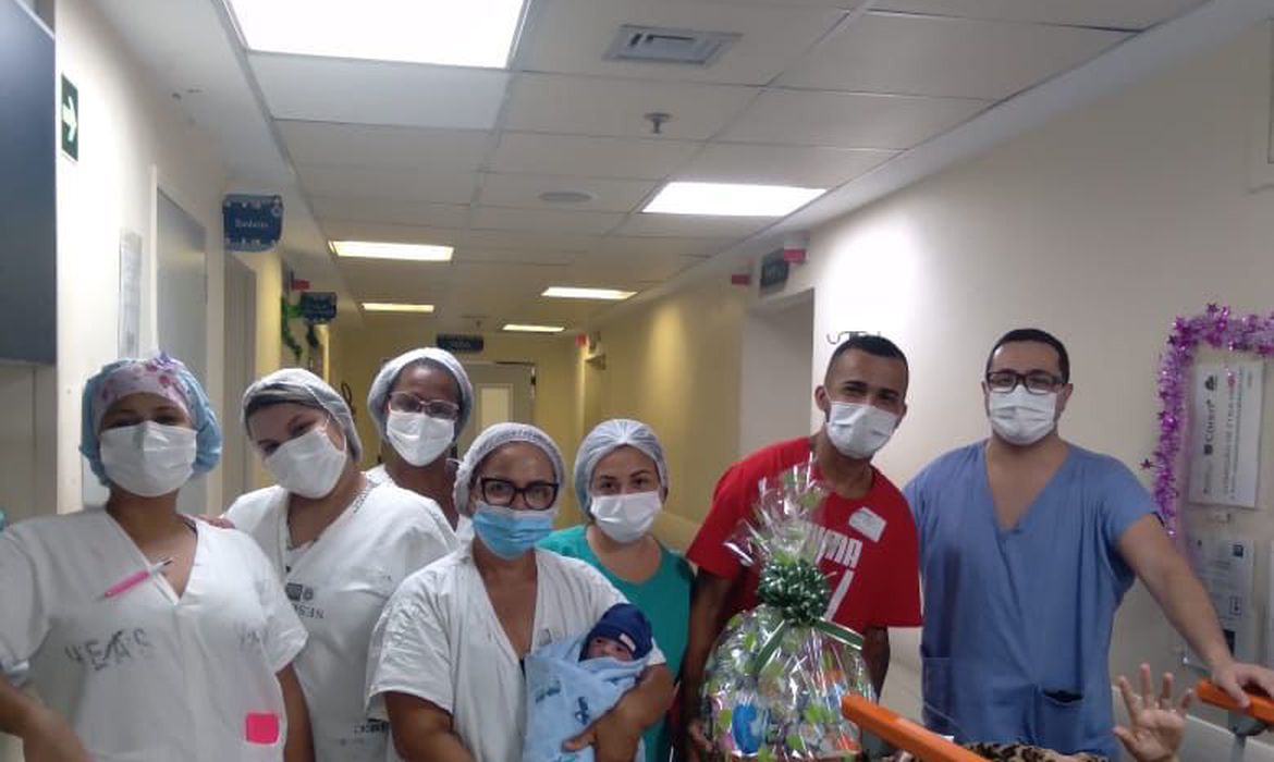 Primeiro bebê a nascer na rede estadual de maternidades do Rio de Janeiro foi o menino Samuel