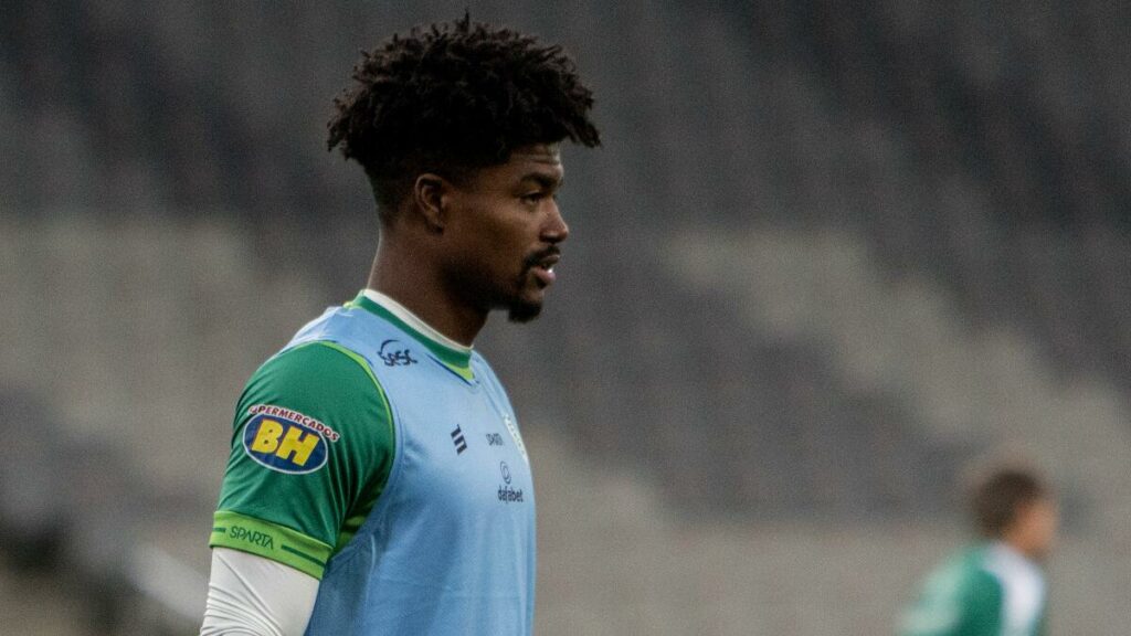 O zagueiro Eduardo Bauermann atuava no América-MG