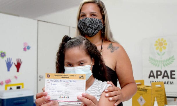 O ponta pé inicial das imunizações deste público, aconteceu nas dependências da Associação de Pais e Amigos dos Excepcionais (APAE)