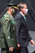 O presidente da República, Jair Bolsonaro, participa da cerimônia em comemoração ao Dia do Soldado, no Quartel-General do Exercito