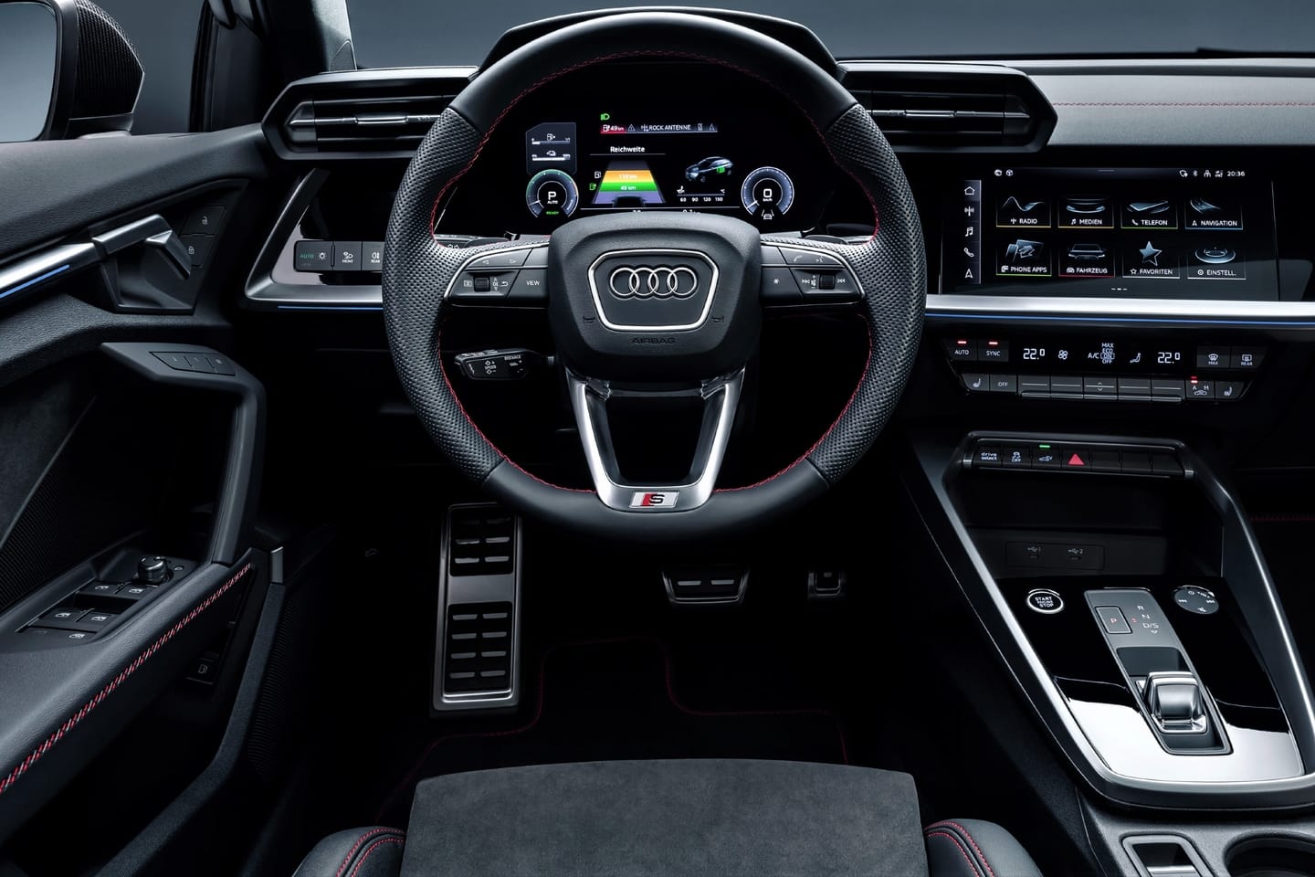 O cockpit tem foco total no motorista e está equipado de série com um display sensível ao toque de 10,1 polegadas