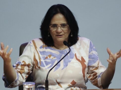 Damares superou a marca de 45% dos votos válidos e se sagra vencedora do pleito