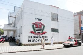 Após sua detenção, o indivíduo passou a oferecer aos policiais R$ 5 mil em dinheiro para não ser preso em flagrante
