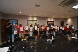 Moradores recebem certidões de regularização de suas residências, PG