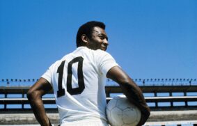 As filhas de Pelé têm tentando tranquilizar os fãs