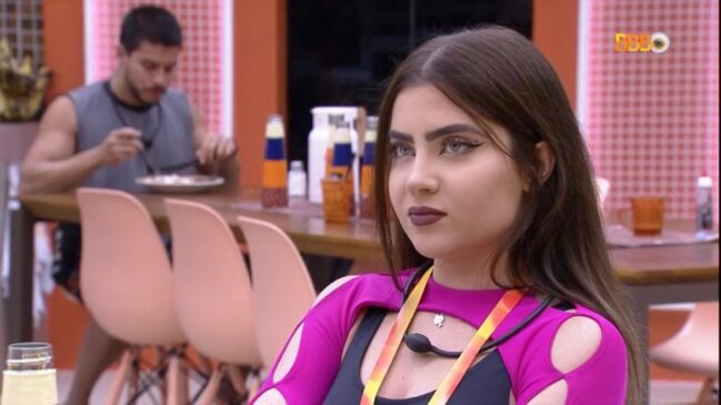Jade Picon teve uma madrugada agitada após a eliminação de Bárbara, sua aliada do jogo