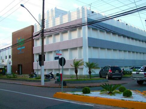 Menino levado de helicóptero para o Hospital Infantil Pequeno Anjo, em Itajaí