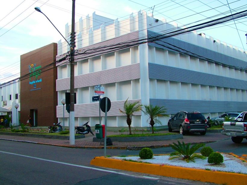 Menino levado de helicóptero para o Hospital Infantil Pequeno Anjo, em Itajaí