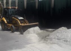 Os trabalhos foram finalizados com lavagem da pista e encaminhamento ao aterro sanitário