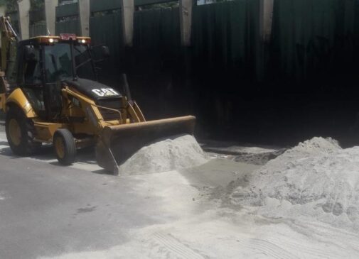 Os trabalhos foram finalizados com lavagem da pista e encaminhamento ao aterro sanitário