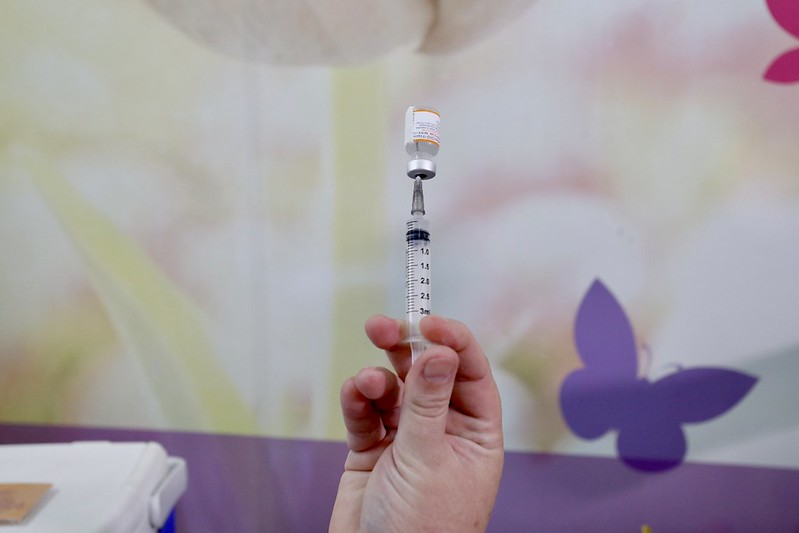 A Secretaria de Saúde orienta o municípe a consultar diariamente os postos de vacinação contra a covid-19