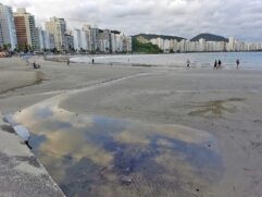 Documento na Promotoria mostra vários pontos de descarte de esgoto nas areias de Guarujá