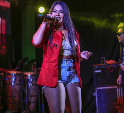 Cantora Paulinha, da banda Calcinha Preta