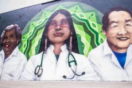 O muro de 80 metros, na entrada do Paço Municipal, em São Vicente, antes pintado de verde, enfim ganhou vida pelas mãos dos artistas Andressa Sirius e Leandro Shesko