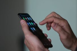 Segundo jornal, o Instagram direcionou usuários para vendedores de conteúdo de abuso sexual infantil através de sistemas de recomendação de perfis semelhantes.