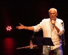 Danilo Caymmi faz show no Sesc em homenagem aos 130 anos do Porto de Santos