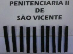 Os servidores encontraram a droga dentro de uma embalagem de creme dental dez tiras de papel