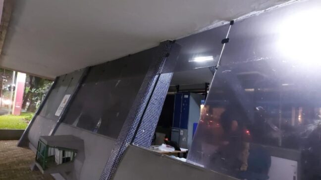 Base da GCM de Santos ficou parcialmente destruída após pedradas
