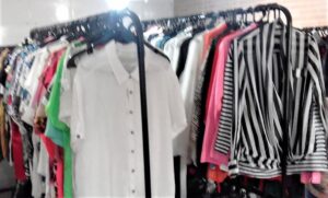 No GAPA podem ser encontrados todo tipo de roupas, calçados,  acessórios e bijuterias femininas e masculinas, com preços bastante convidativos