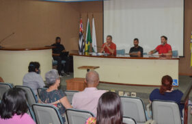 A reunião foi presidida pelo vereador Sérgio Calçados (PSB)