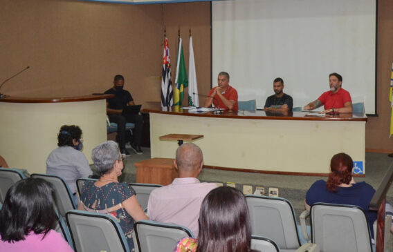 A reunião foi presidida pelo vereador Sérgio Calçados (PSB)