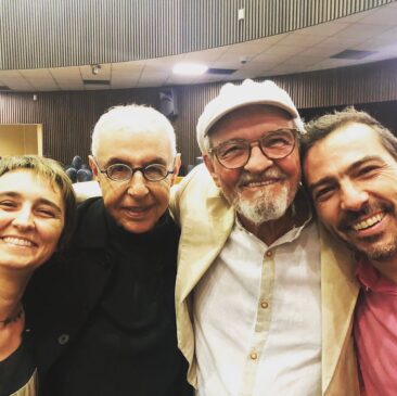 Elifas Andreato (de boina), ao lado da filha Laura, do irmão Elias e do filho Bento