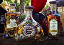 Com mais de 800 milhões de litros de cachaça produzidos anualmente o Brasil avança na exportação para países como Estados Unidos
