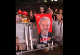 Saymon Souza é da cantora e levou a toalha com o rosto do ex-presidente Lula até o Lollapalooza
