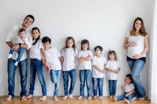 Mariana Arasaki ganhou fama no Instagram depois de publicar fotos em que mostra seus oito filhos e a gestação de gêmeos