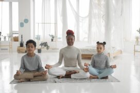 A meditação, ou, mindfulness, vem se popularizando fora do ambiente escolar