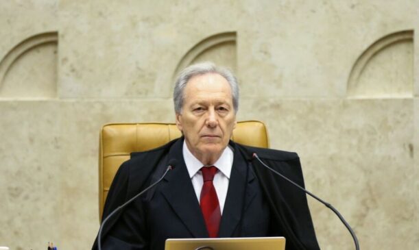 O ministro Ricardo Lewandowski, do STF (Supremo Tribunal Federal), suspendeu nesta quarta-feira (2) ação penal na qual o ex-presidente Luiz Inácio Lula da Silva (PT) se tornou réu em 2016 na Operação Zelotes