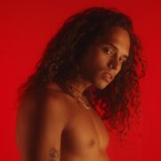 Cantor Vitão faz show em Santos neste sábado (26)