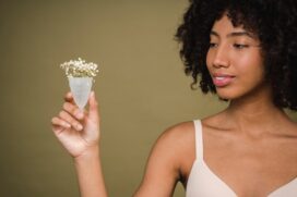 Embora as dores intensas durante o período menstrual sejam um dos sintomas mais recorrentes da endometriose, há pacientes onde a doença é assintomática