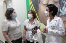 Estudante santista reencontra no estágio a assistente que intermediou sua adoção há 23 anos