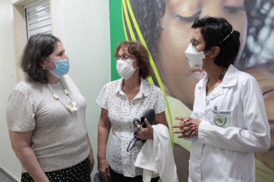 Estudante santista reencontra no estágio a assistente que intermediou sua adoção há 23 anos