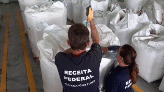 O entorpecente estava escondido na carga de proteína de soja utilizada como ração animal
