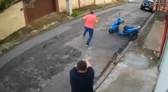 Vice-prefeito de Atibaia é baleado após agredir comerciante; veja vídeo