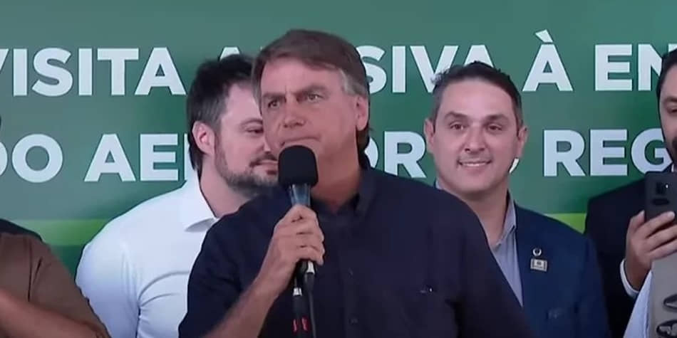 Bolsonaro discursa contra o STJ