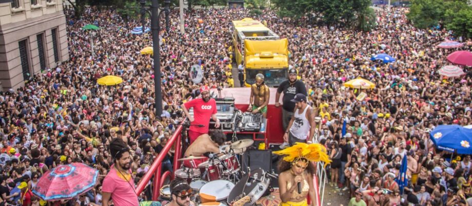 A desidratação é muito comum na época do Carnaval, saiba como evitar