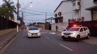 Vítima estava dirigindo pouco antes de ter sido atacada por grupo