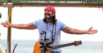 Bell Marques tornou-se conhecido como vocalista do Chiclete com Banana, um dos primeiros grupos de axé da história, permanecendo até 2014