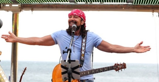 Bell Marques tornou-se conhecido como vocalista do Chiclete com Banana, um dos primeiros grupos de axé da história, permanecendo até 2014